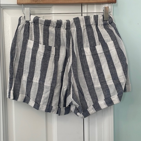 Linen Stripped Shorts - Picture 2 of 2
